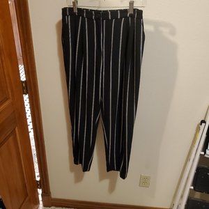 Wide leg tapered pant